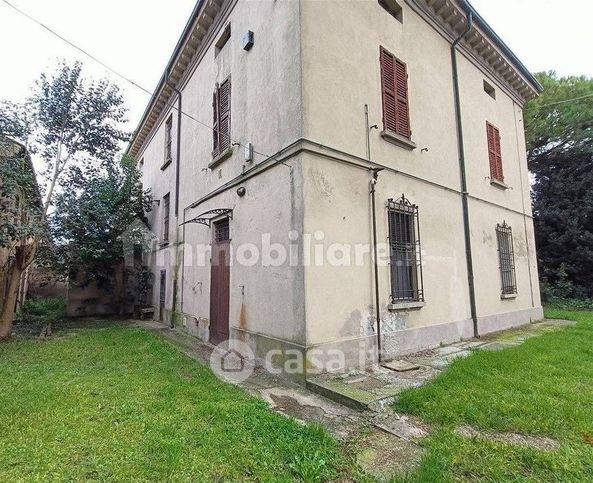 Casa indipendente in residenziale in 