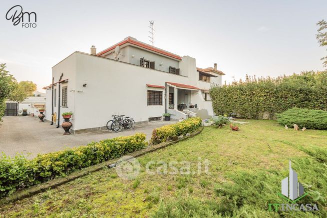 Villa in residenziale in Via del Castel Giuliano