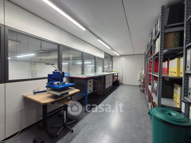 Capannone in commerciale in Via di Mezzo ai Piani