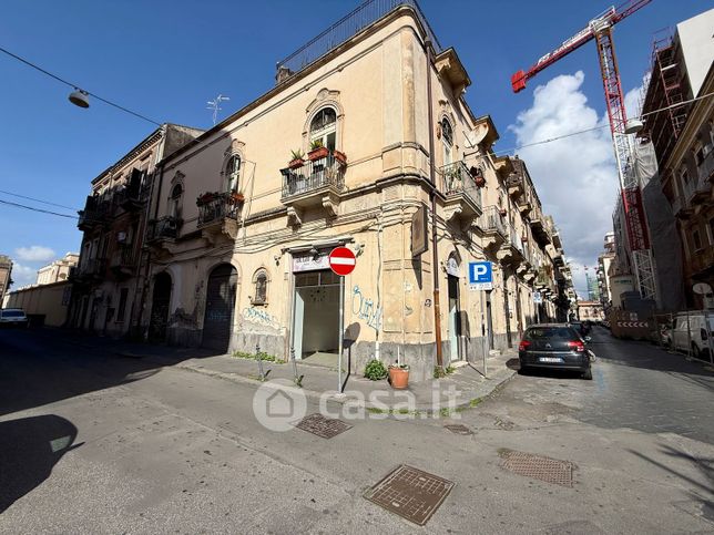 Negozio/locale commerciale in commerciale in Via Giuseppe Simili 19 -21