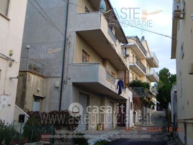 Appartamento in residenziale in Largo Medaglie D'Oro 5