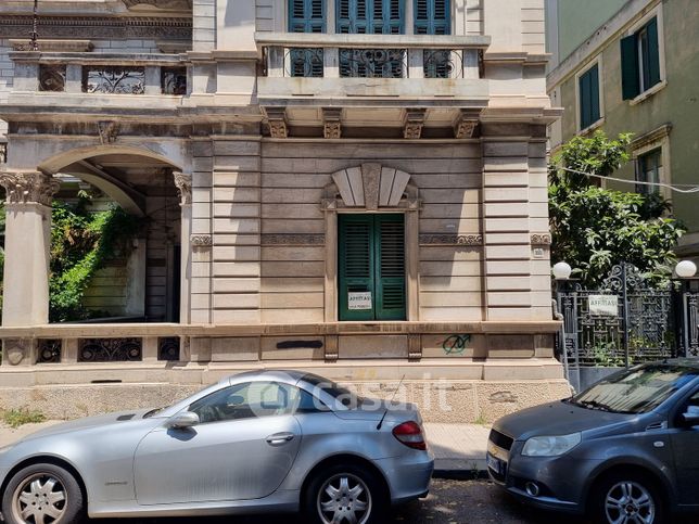 Ufficio in commerciale in Via del Vespro 110