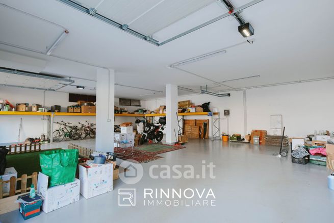 Box/posto auto in residenziale in Via Aldo Schmid