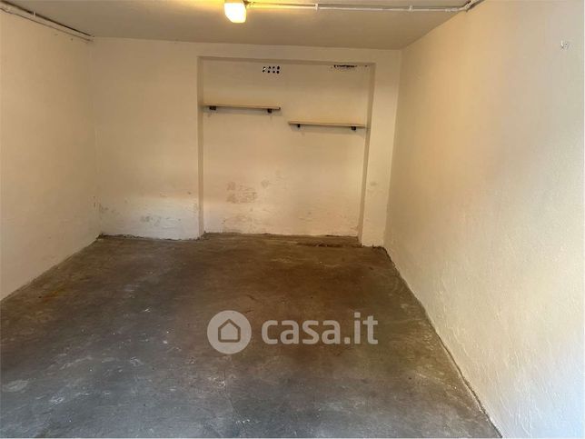 Box/posto auto in residenziale in Via della Ghiara 31