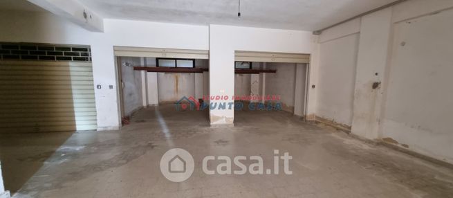 Garage/posto auto in residenziale in Via Alessandro Manzoni