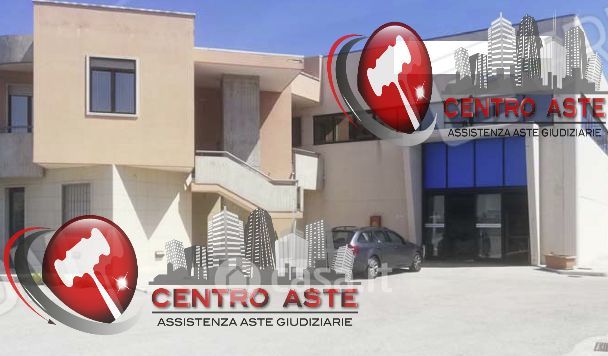 Capannone in commerciale in Via Baione