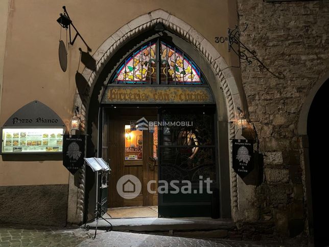Attivitã /licenza (con o senza mura) in commerciale in Via Porta Dipinta 30