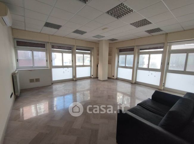 Ufficio in commerciale in 