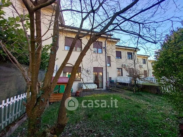 Villetta a schiera in residenziale in Fino Mornasco