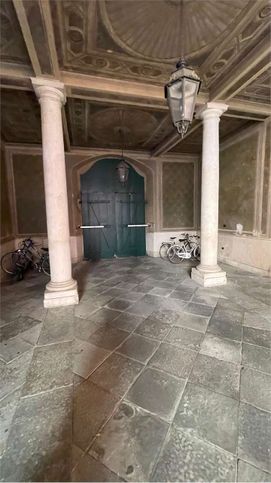 Ufficio in commerciale in Via Orientale 21