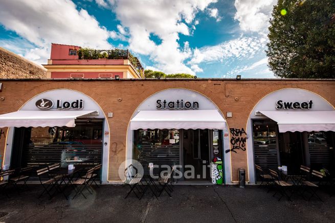 Attività/licenza (con o senza mura) in commerciale in Piazza Lodi 1