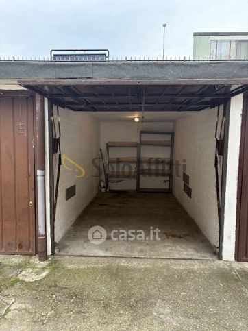 Box/posto auto in residenziale in Via 1 Maggio 36