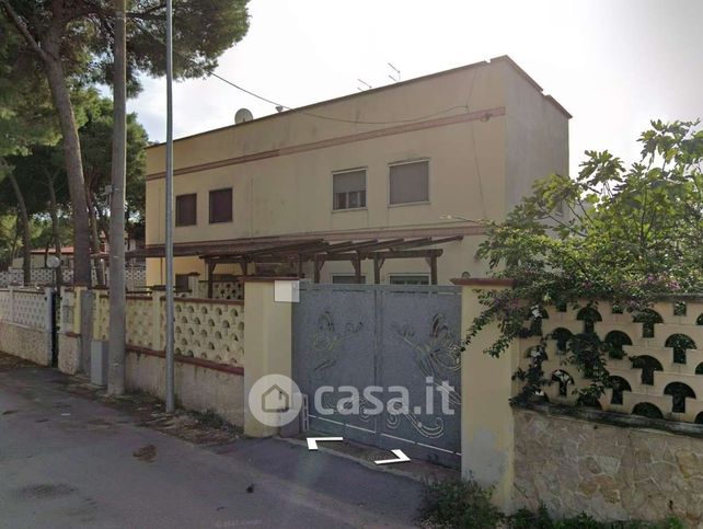 Villa in residenziale in Via Calata dell'Auriga 4
