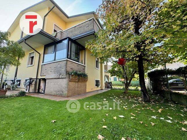 Casa bi/trifamiliare in residenziale in Via Carlo Porta