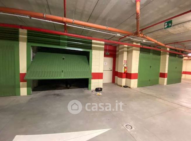 Garage/posto auto in residenziale in Viale Monte Grappa