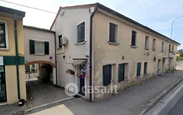 Casa indipendente in residenziale in Via Chiesanuova 249
