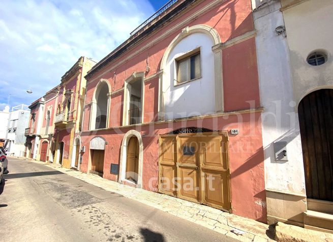 Casa indipendente in residenziale in Via R. Margherita