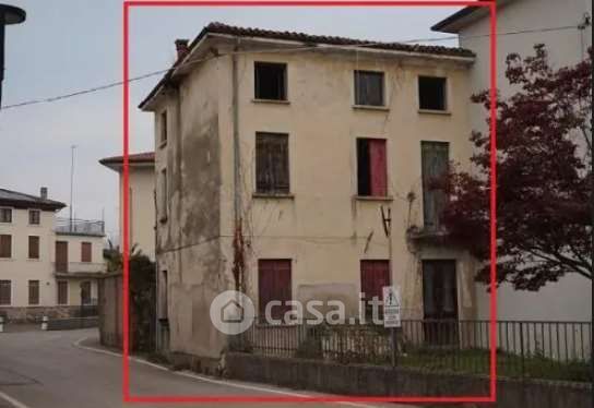 Casa bi/trifamiliare in residenziale in Via IV Novembre