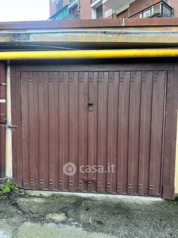 Box/posto auto in residenziale in Viale Fratelli Cervi 8