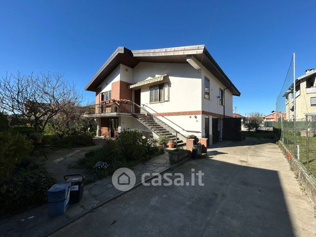 Villa in residenziale in Via Dante Alighieri