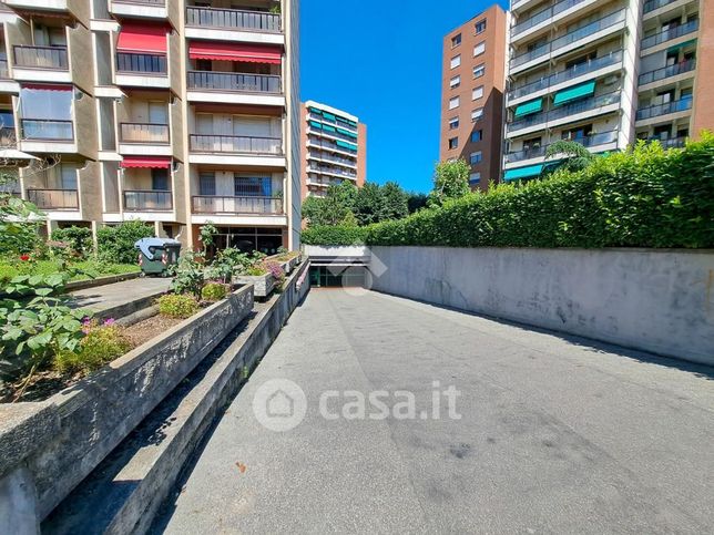 Garage/posto auto in residenziale in Via Domenico Girolamo Induno 6