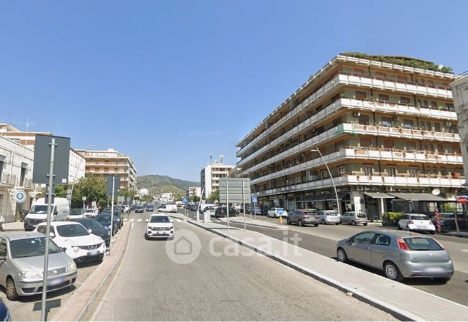 Capannone in commerciale in Via del Santo 28