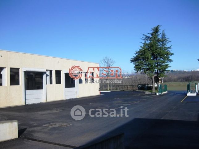 Capannone in commerciale in Via San Francesco d'Assisi 3