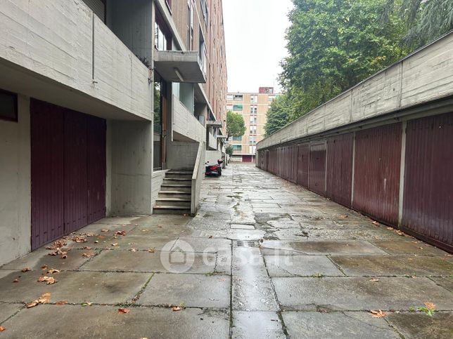 Box/posto auto in residenziale in Via Napoli 6