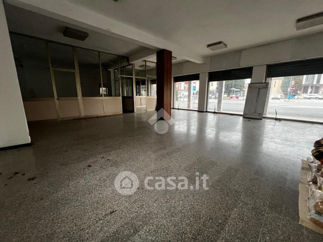 Capannone in commerciale in Piazza Guglielmo Marconi