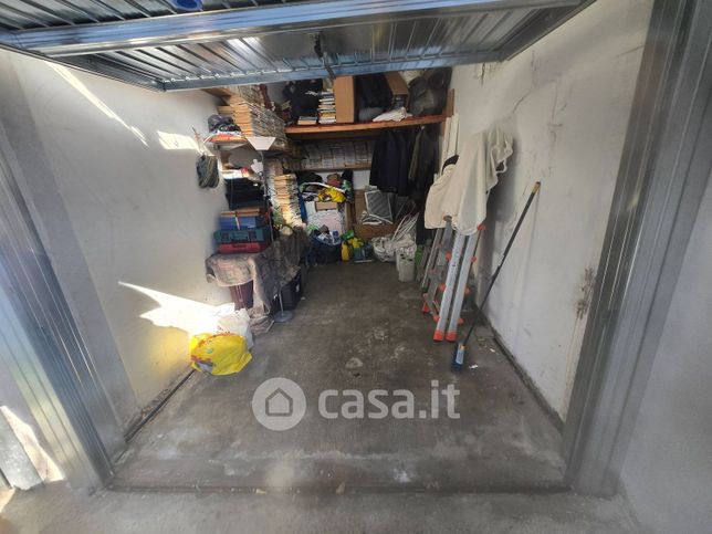 Box/posto auto in residenziale in Via A. Catalani 14