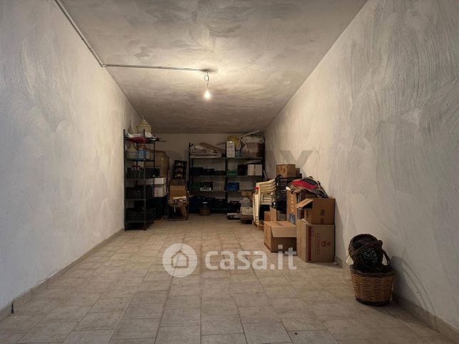 Box/posto auto in residenziale in Via Lorenzo d'Arcangelo 3