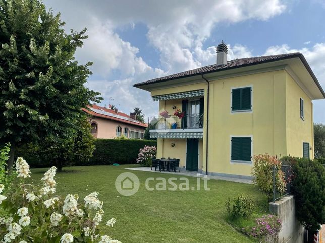 Villa in residenziale in Via Superga 11
