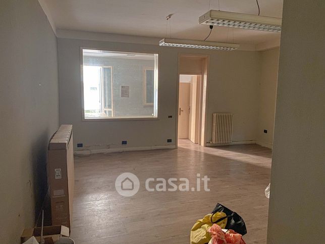 Ufficio in commerciale in Via Cesare Battisti