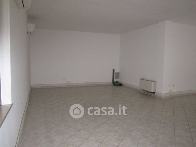 Ufficio in commerciale in Via G. Ciotti