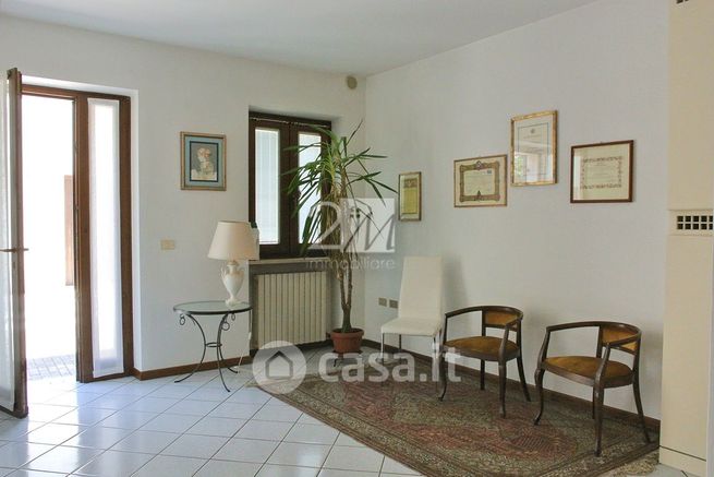 Ufficio in commerciale in Via Nino Bixio