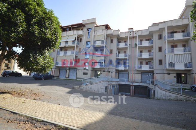 Garage/posto auto in residenziale in Viale Francesco Joele