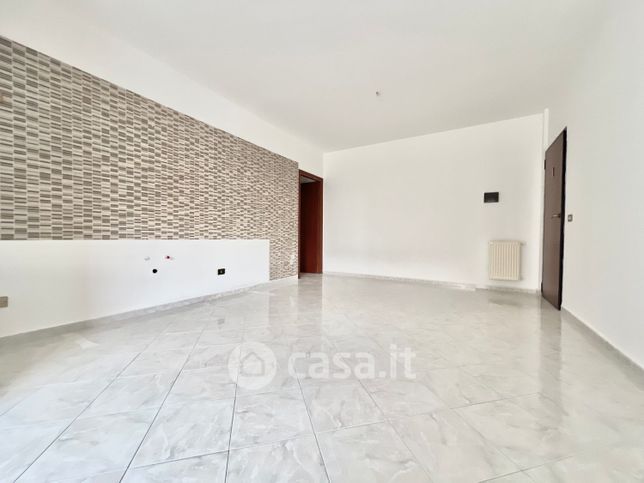 Appartamento in residenziale in Via Luigi Cosenz 4