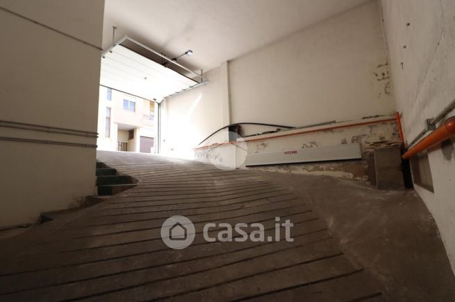 Box/posto auto in residenziale in Via V. Cuoco 8