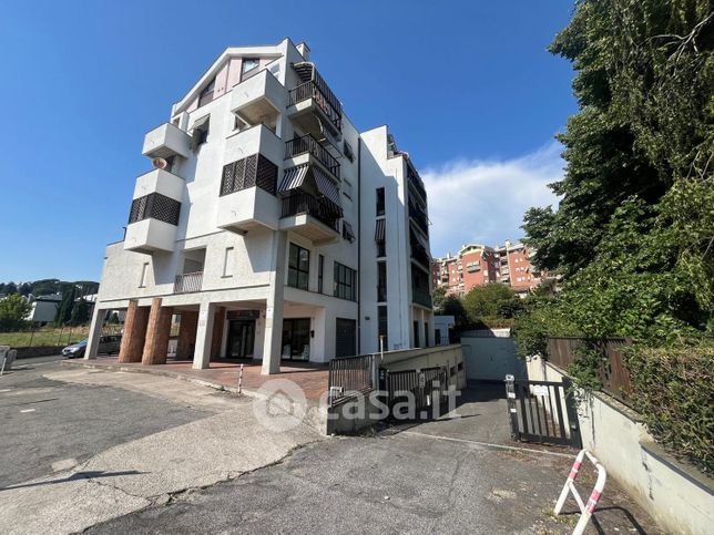 Box/posto auto in residenziale in Via Gaetano Donizetti 19