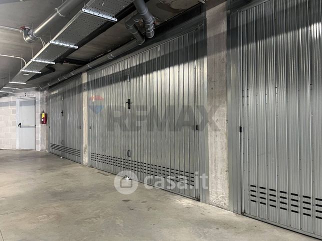 Box/posto auto in residenziale in Via Fosso della Crescenza 60