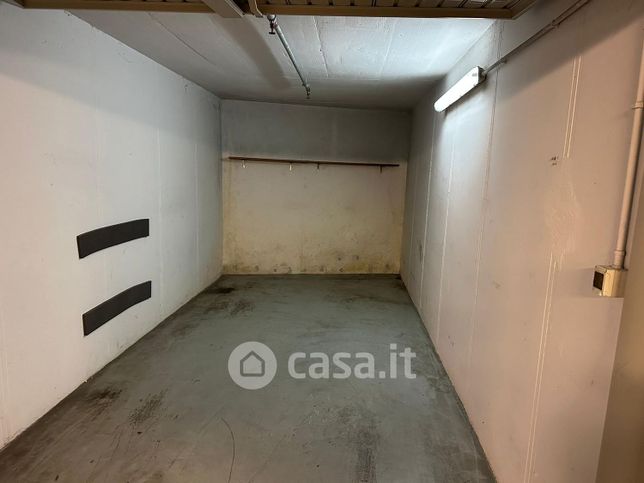 Garage/posto auto in residenziale in Via Eugenio Bellosio 6