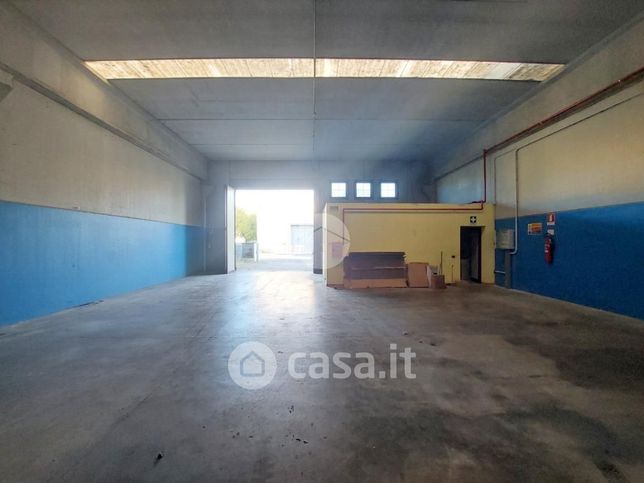 Capannone in commerciale in Via Castellini 5