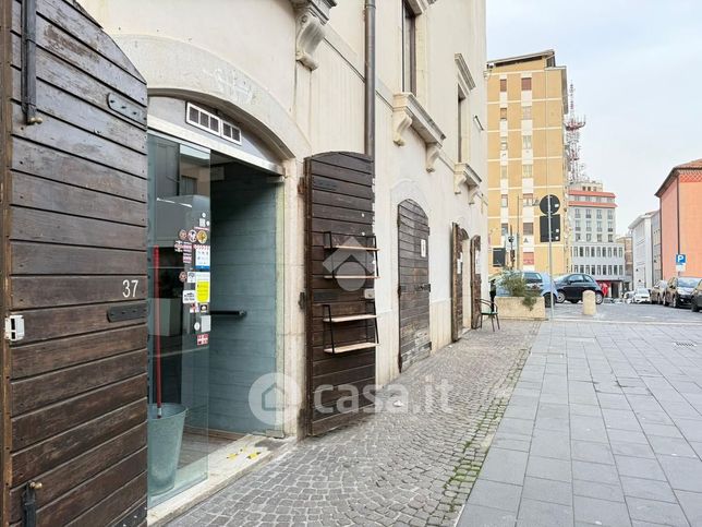 Box/posto auto in residenziale in Via Cesare Battisti 37