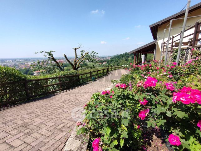 Attivitã /licenza (con o senza mura) in commerciale in Via Madonna delle Vigne