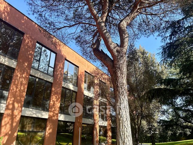 Ufficio in commerciale in Via Osnago 20