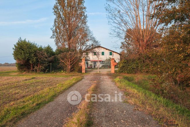 Villa in residenziale in Via Luzzo