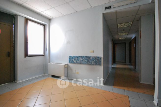 Ufficio in commerciale in Via Fratelli Piol 63