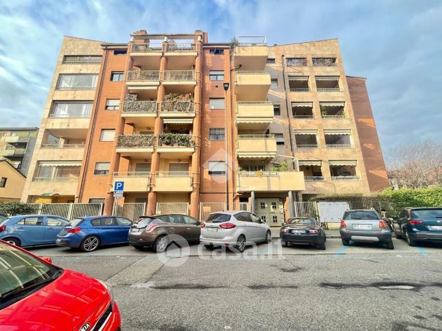 Appartamento in residenziale in Via Luigi Manzotti 15