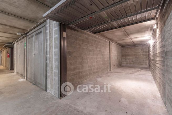 Box/posto auto in residenziale in Corso Svizzera 123