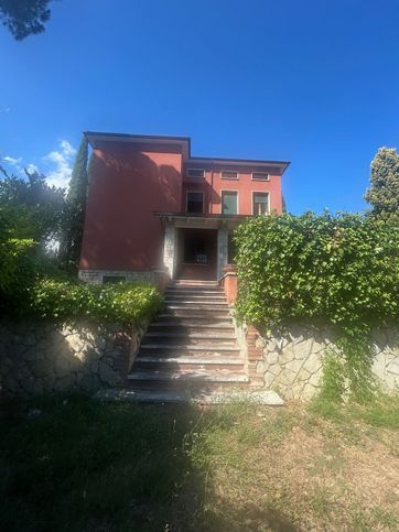 Villa in residenziale in Via IV Novembre